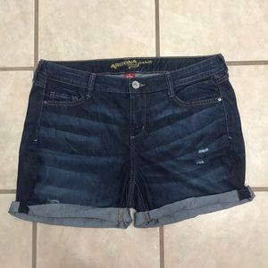 ✨(NWOT) Slightly distressed shorts✨